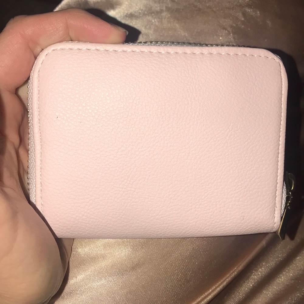 Pink small wallet πΈπΈπΈπΈπΈ - Picture 1 of 2